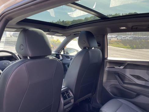 New 2026 Volkswagen Tiguan SE R-Line FWD image 13