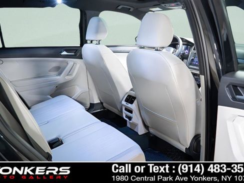 Used 2022 Volkswagen Tiguan SE R-Line image 41