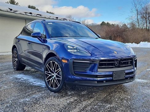 Certified 2025 Porsche Macan image 9