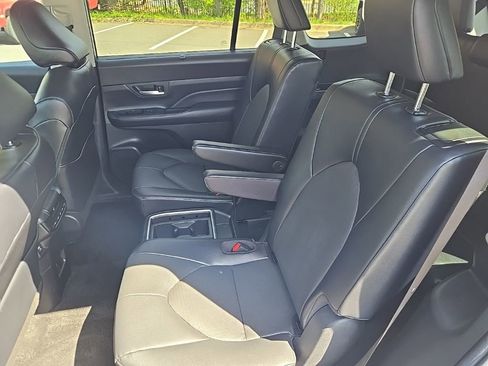 Used 2025 Toyota Grand Highlander AWD image 42