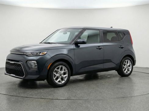 Used 2025 Kia Soul LX w/ LX Technology Package FWD image 3