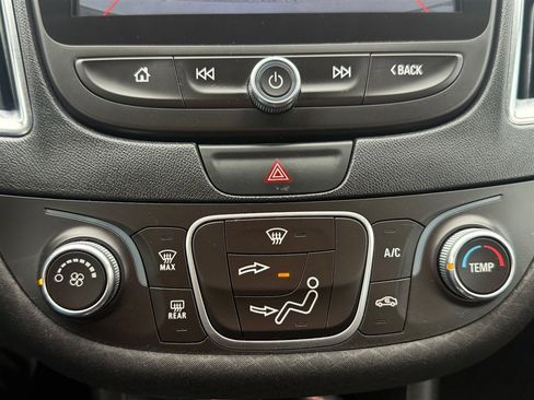 Used 2017 Chevrolet Malibu LT image 17