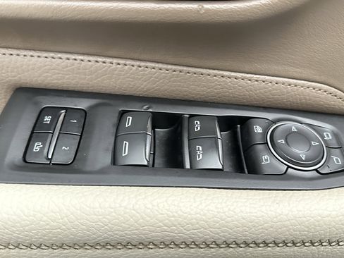 Used 2021 GMC Yukon XL Denali w/ Denali Premium Package image 22