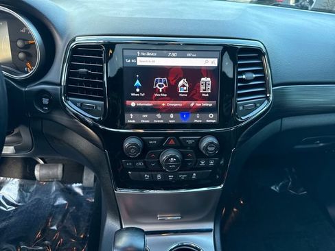 Used 2021 Jeep Grand Cherokee Laredo X AWD/4WD image 21