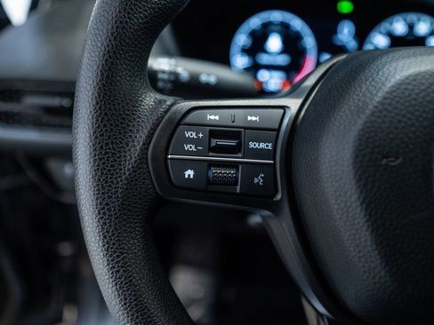 Used 2025 Honda HR-V LX image 18