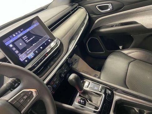 Used 2024 Jeep Compass Latitude image 20