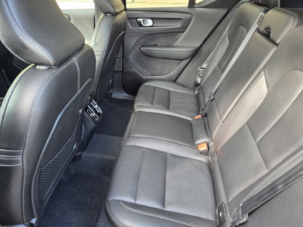 Used 2024 Volvo XC40 B5 Plus w/ Protection Package Premier AWD/4WD image 27