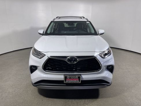 New 2026 Toyota Highlander Platinum AWD/4WD image 8