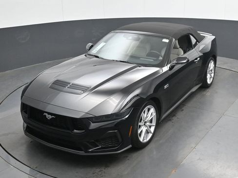 Used 2025 Ford Mustang GT Premium RWD image 34
