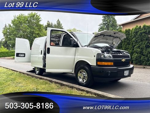 Used 2019 Chevrolet Express 3500 w/ Driver Convenience Package image 67
