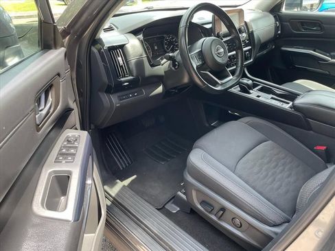 Used 2025 Nissan Pathfinder SV FWD image 7