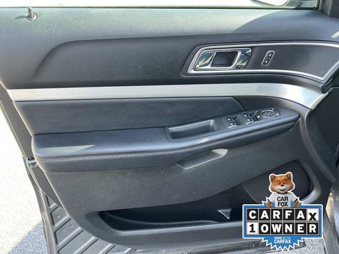 Used 2017 Ford Explorer XLT image 26