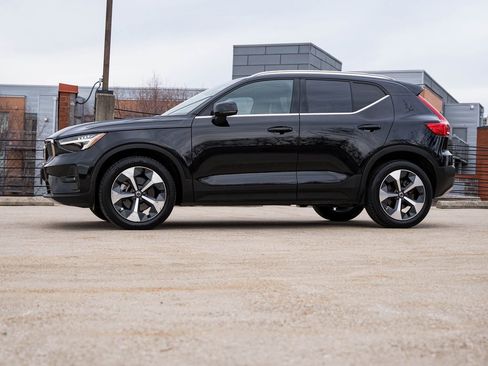 Certified 2023 Volvo XC40 B5 Plus w/ Driver Assist Package image 3