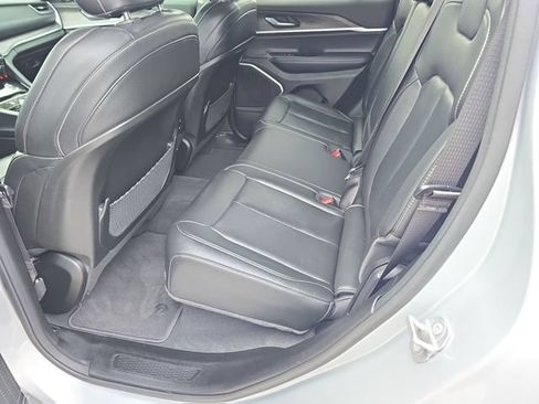 Used 2022 Jeep Grand Cherokee Limited RWD image 17