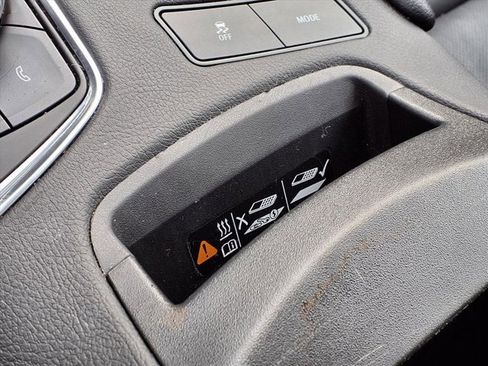 Used 2025 Cadillac XT6 Premium Luxury image 17