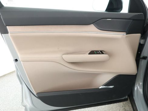 Used 2025 Volvo EX90 Plus image 9