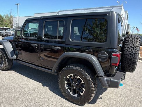 Used 2025 Jeep Wrangler Unlimited Rubicon 4xe w/ Convenience Group AWD/4WD image 10