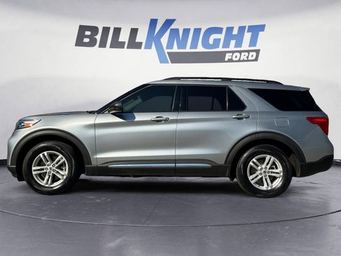 Used 2024 Ford Explorer XLT image 2