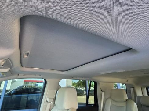Used 2019 Cadillac Escalade Luxury RWD image 7