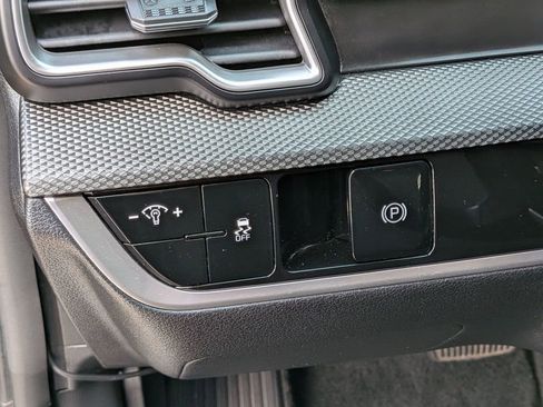 Certified 2024 Kia Sportage LX image 14