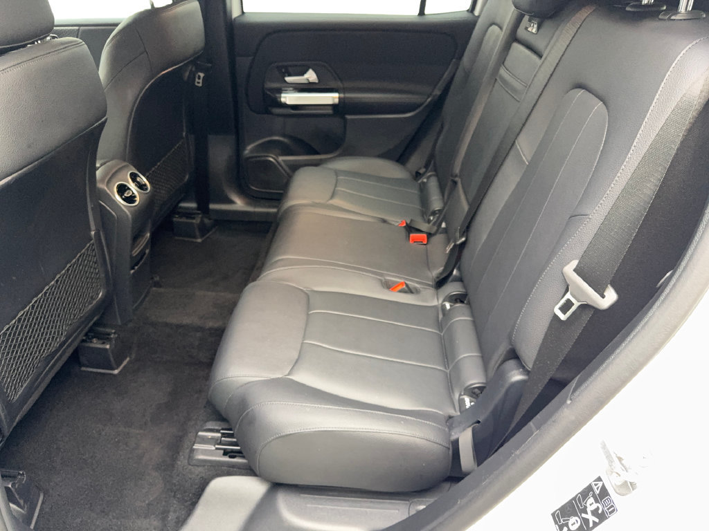 Used 2025 Mercedes-Benz GLB 250 4MATIC image 33