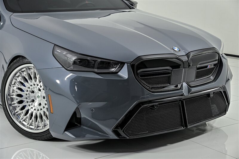 Used 2026 BMW M5 Touring AWD/4WD image 2