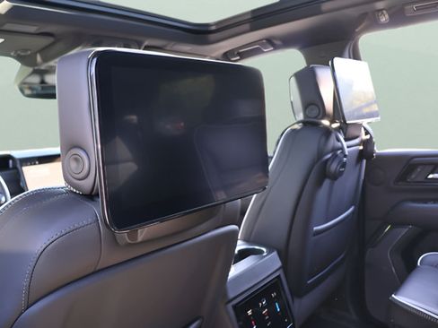 Used 2025 GMC Yukon AT4 Ultimate AWD/4WD image 14