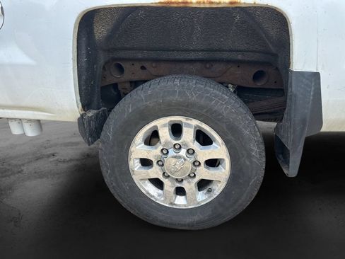 Used 2015 Chevrolet Silverado 2500 LT AWD/4WD image 12