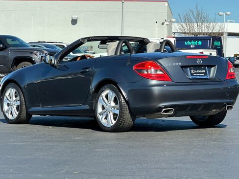 Used 2010 Mercedes-Benz SLK 300 image 4