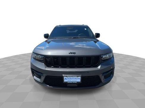 Used 2024 Jeep Grand Cherokee Altitude AWD/4WD image 3