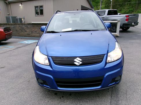 Used 2012 Suzuki SX4 AWD Hatchback image 2