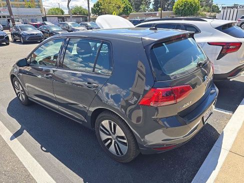 Used 2016 Volkswagen e-Golf SE image 4