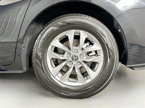 Used 2025 Toyota Sienna LE image 28