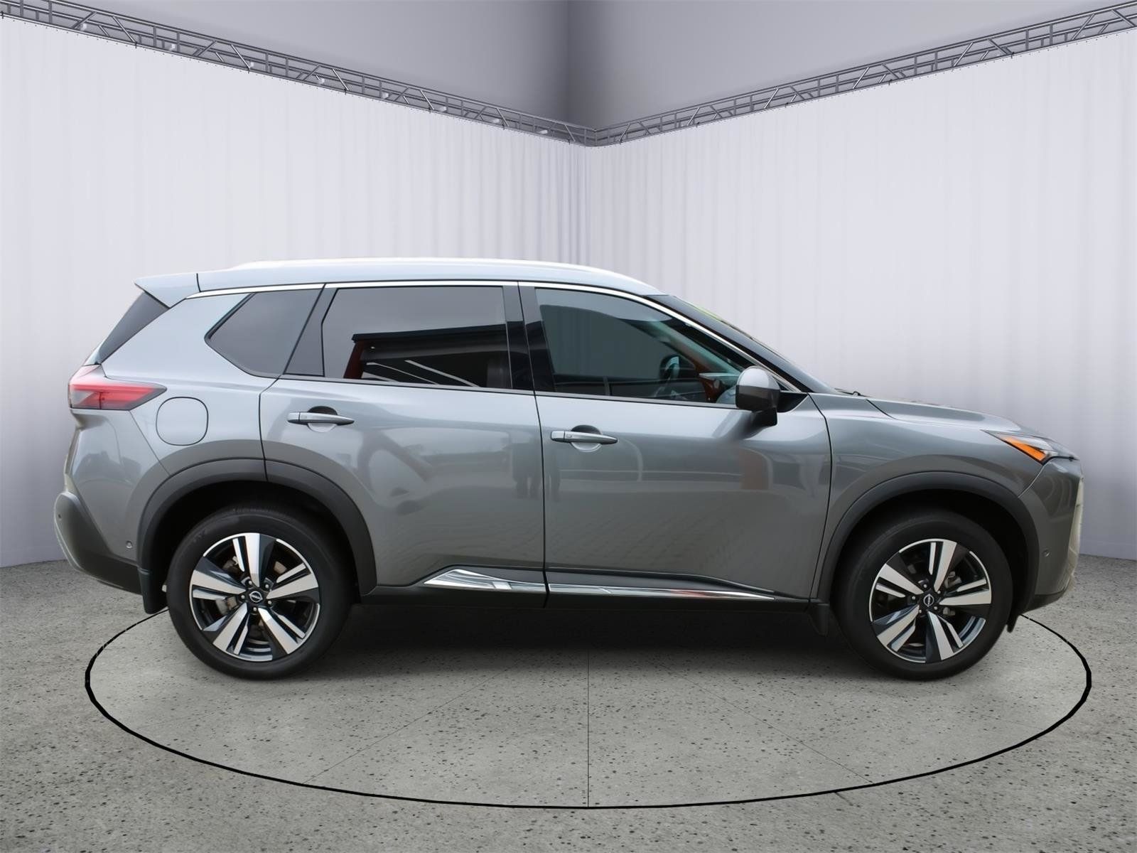 Used 2023 Nissan Rogue SL w/ SL Premium Package FWD image 9