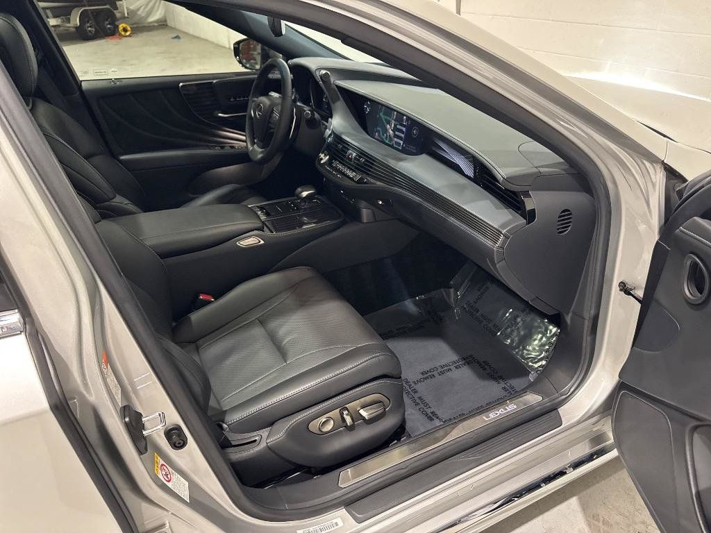 Used 2018 Lexus LS 500 w/ Accessory Package (Z1) RWD image 59