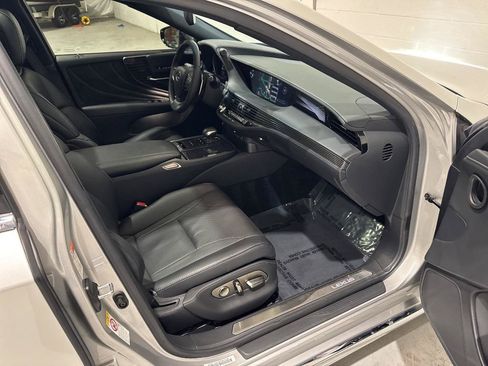 Used 2018 Lexus LS 500 w/ Accessory Package (Z1) RWD image 59