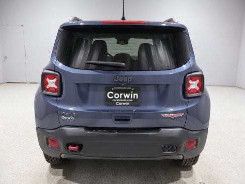 Used 2022 Jeep Renegade Trailhawk AWD/4WD image 3