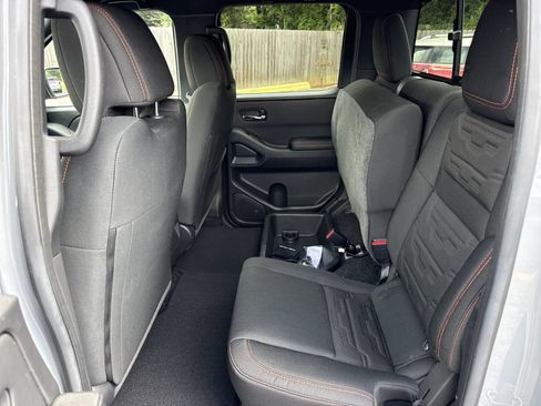 Used 2025 Nissan Frontier PRO-4X AWD/4WD image 10