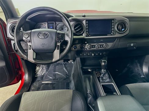 Used 2020 Toyota Tacoma TRD Sport image 17