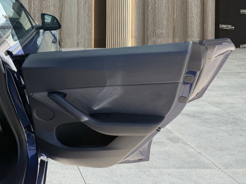 Used 2023 Tesla Model Y Performance image 37