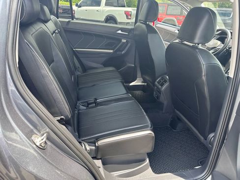 Used 2024 Volkswagen Tiguan SE image 10