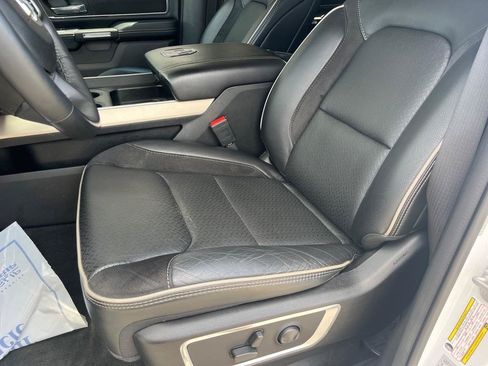 Used 2022 RAM 1500 Laramie AWD/4WD image 11