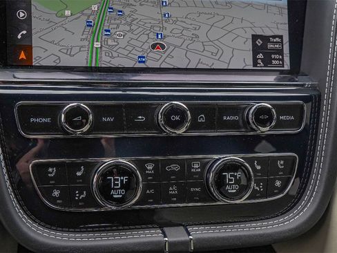 Certified 2024 Bentley Bentayga Extended Wheelbase image 31