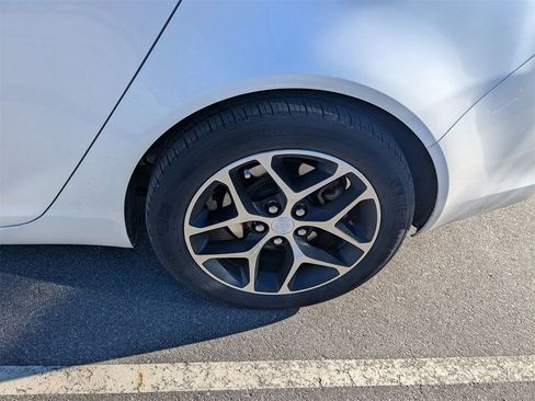 Used 2017 Buick Regal Sport Touring image 5