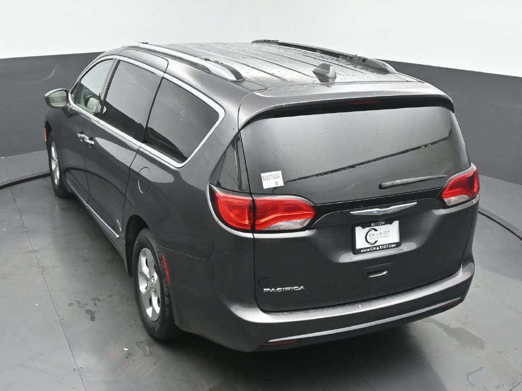 Used 2017 Chrysler Pacifica Touring-L Plus FWD image 44