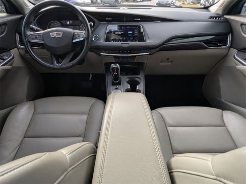 Used 2022 Cadillac XT4 Premium Luxury w/ Enhanced Visibility Package image 17