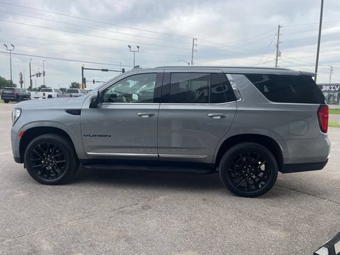 Used 2024 GMC Yukon SLT w/ SLT Luxury Package AWD/4WD image 5