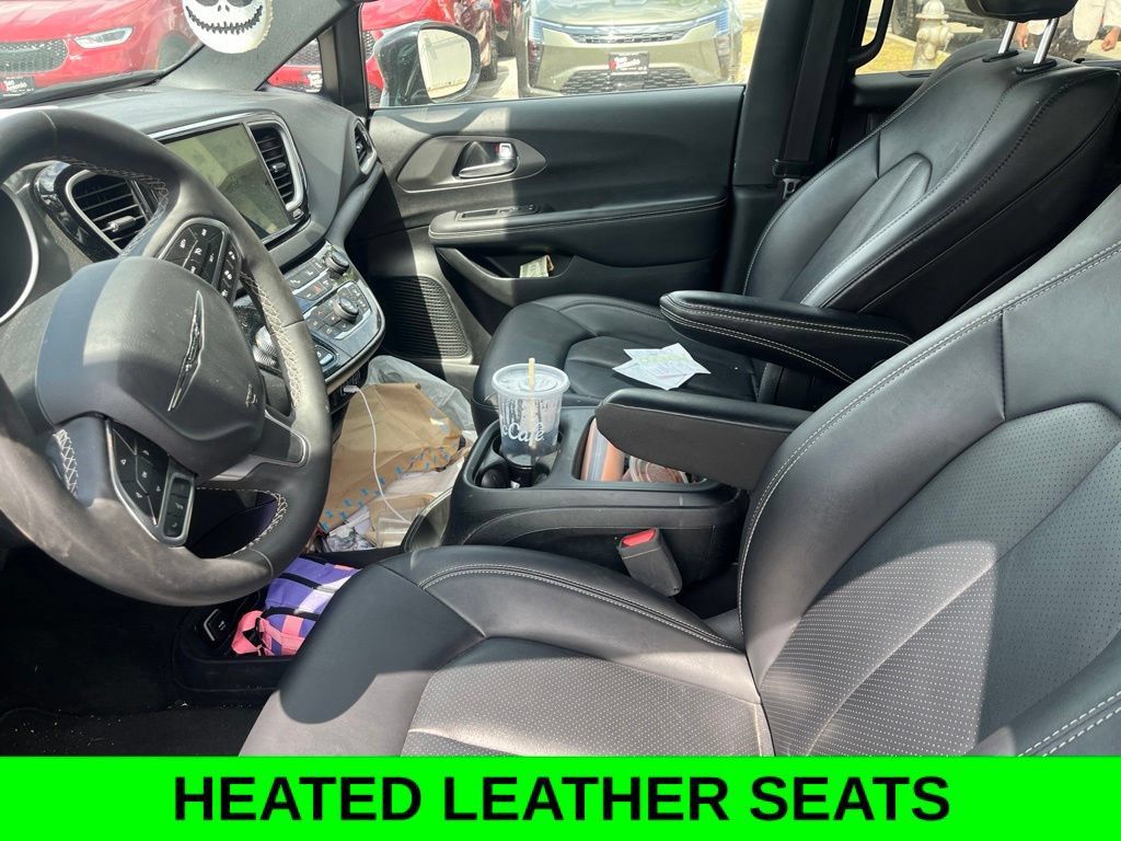 Used 2025 Chrysler Pacifica Select FWD image 7