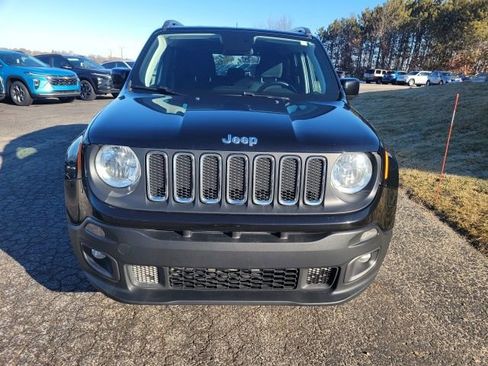 Used 2018 Jeep Renegade Latitude w/ Cold Weather Group image 4