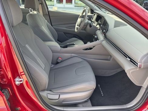Certified 2025 Hyundai Elantra Sport image 22